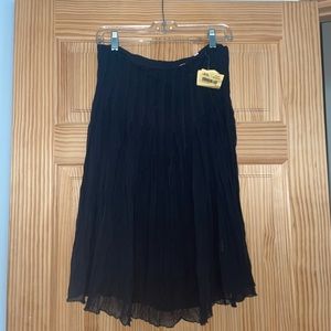 Ascension 100% Silk Black Pleated Skirt. Size. 6 New with tags